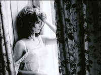 人像摄影中的拍摄角度和拍摄距离有何影响？