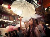 雨中人像借用光线营造迷人气氛