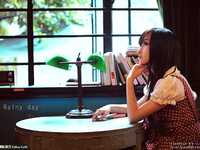 用雨天的光线营造迷人气氛