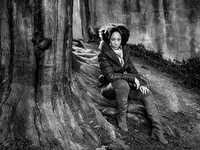 如何拍摄出经典的黑白肖像作品