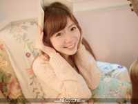 如何在咖啡厅帮女朋友拍摄写真