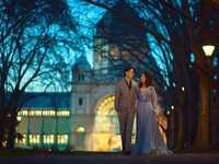 通过构图增加画面的电影感